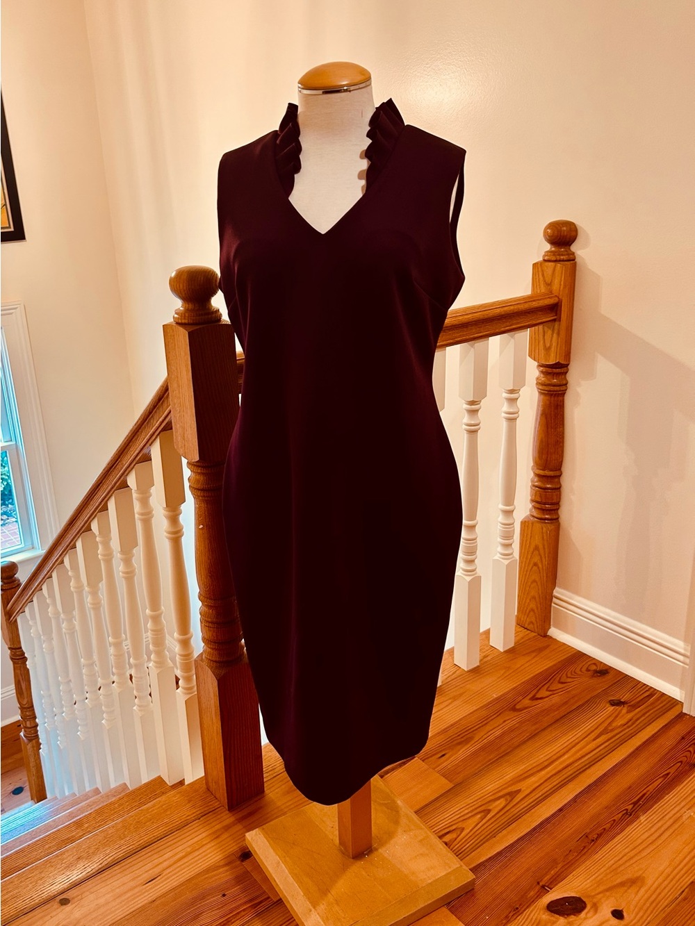 Calvin Klein Sleeveless V-Neck Ruffle Collar Dress in Deep Plum Size 12